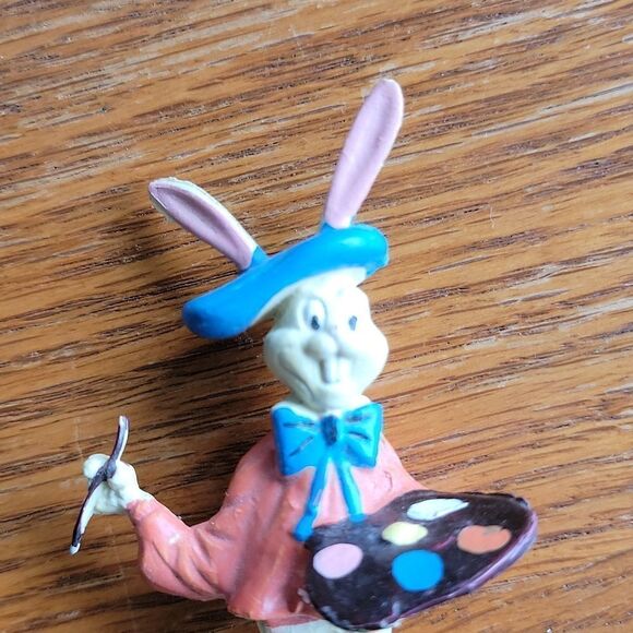 Bugs bunny Easter egg artist cake topper - Picture 2 of 4